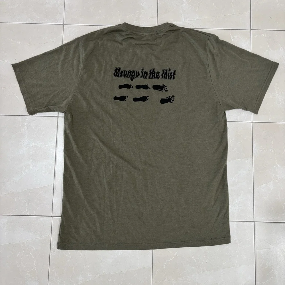 Vintage Mzungu In The Mist T Shirt Africa Movie TV Swahili Mens M Gorilla Animal - Picture 3 of 7